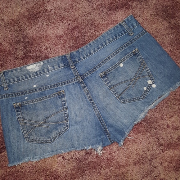 AEROPOSTALE DISTRESS SHORTIE FESTIVAL JEAN SHORTS - Picture 5 of 6